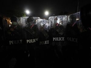 Myanmar Diselimuti Ketegangan, Polisi Bubarkan Demonstran Antikudeta