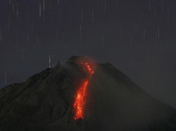 Gunung Sinabung Luncurkan Guguran Lava Pijar Sejauh 2 Km