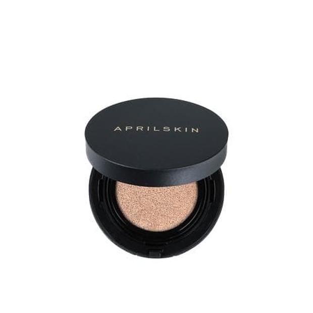 April Skin Magic show Cushion Black