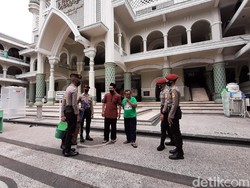 Baksos Taruna Akpol Batalyon 54 Promoter di Masjid Jami Kota Malang