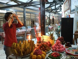 Begini Potret Imlek Keluarga Kecil Tionghoa di Pacitan