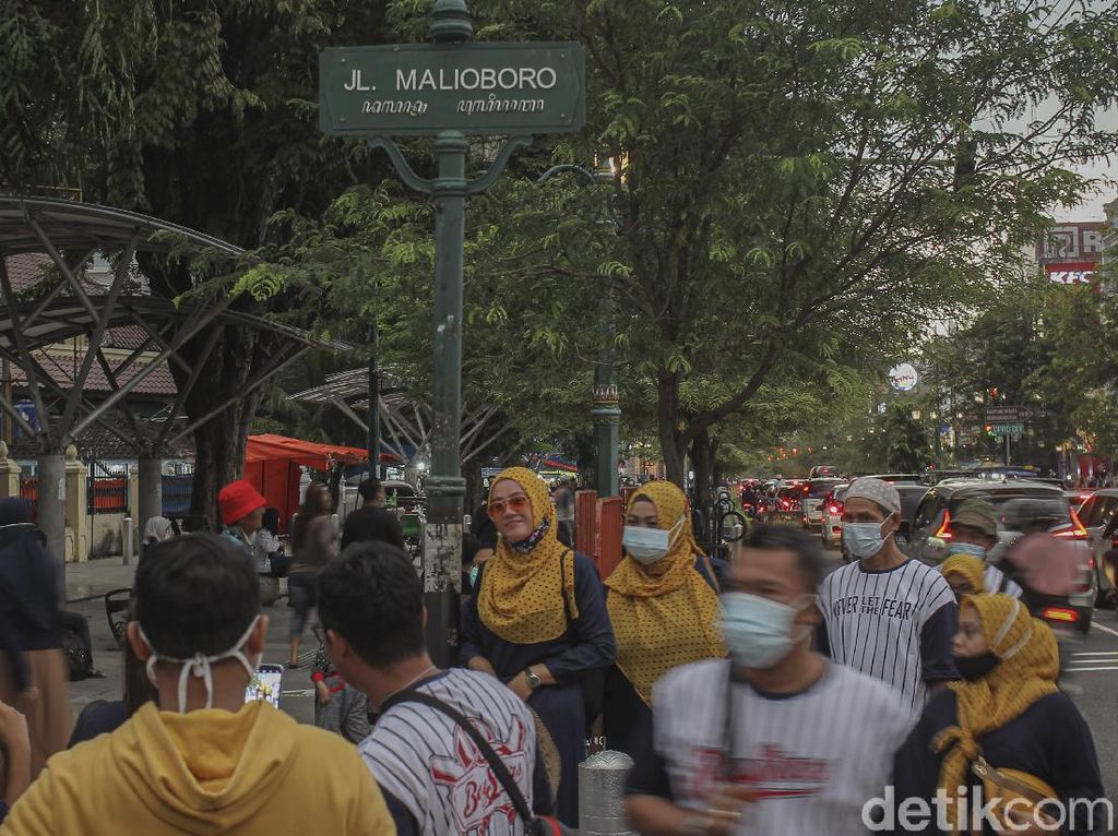 Dear Wisatawan, Kalau Liburan Tetap Hati-hati dan Jaga Prokes Ya Dear Wisatawan, Kalau Liburan Tetap Hati-hati dan Jaga Prokes Ya