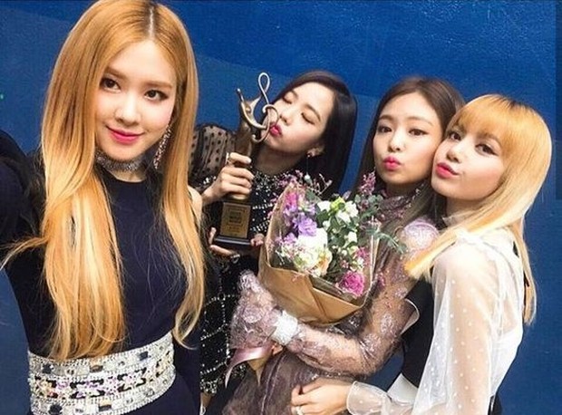Blackpink Blackpink trophyFoto:pinterest/mlcarva