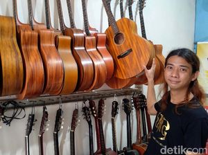 Cuan! Bos Toko Gitar Disabilitas Ini Beromzet Rp 300 Jutaan Cuan! Bos Toko Gitar Disabilitas Ini Beromzet Rp 300 Jutaan