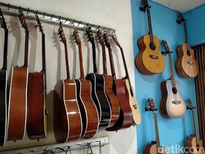 Gitar Lokal Palu Gada RMG Bermimpi Tembus Pasar Dunia