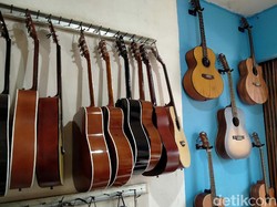 Gitar Lokal Palu Gada RMG Bermimpi Tembus Pasar Dunia