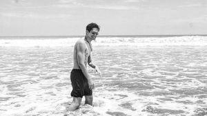 Pesona Dimas Beck yang Cium Luna Maya