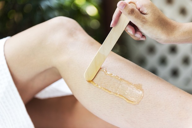 Sugar atau honey waxing sebagai pilihan selain shaving.
