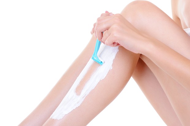 Mencari alternatif selain menggunakan hair removal cream.