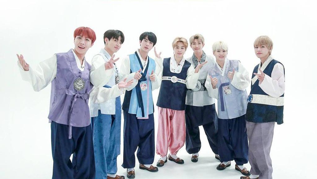 Intip 8 Gaya BTS Pakai Hanbok Saat Imlek dari Debut Hingga 2021 Intip 8 Gaya BTS Pakai Hanbok Saat Imlek dari Debut Hingga 2021