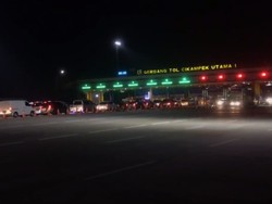 Volume Kendaraan dari Jakarta di GT Cikampek Meningkat Malam Ini