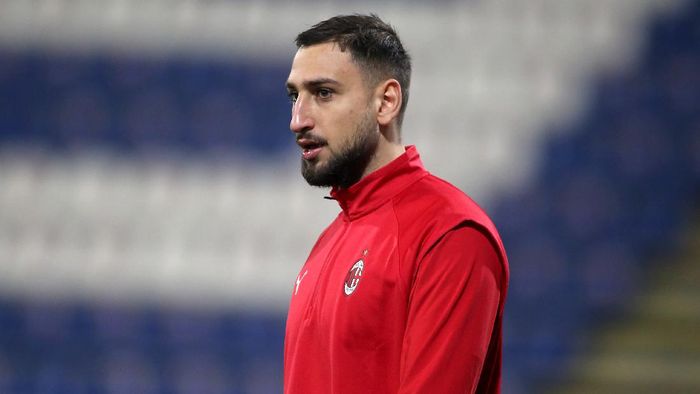 Gianluigi Donnarumma CAGLIARI, ITALY - JANUARY 18: Gianluigi Donnarumma of Milan looks on during the Serie A match between Cagliari Calcio and AC Milan at Sardegna Arena on January 18, 2021 in Cagliari, Italy. (Photo by Enrico Locci/Getty Images)