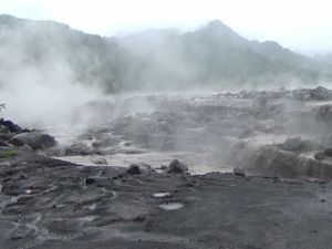 Hujan Deras, Banjir Lahar Gunung Semeru Kembali Terjadi Hujan Deras, Banjir Lahar Gunung Semeru Kembali Terjadi