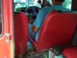 Terlalu! Sopir Angkot di Cianjur Mengemudi Sambil Mabuk Lem