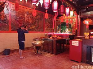 Suasana Berbeda Imlek di Vihara Dhanagun Bogor Saat Pandemi COVID-19 Suasana Berbeda Imlek di Vihara Dhanagun Bogor Saat Pandemi COVID-19