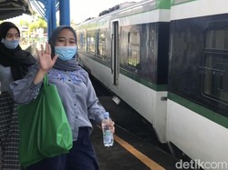 Menjajal Kereta dari Stasiun Pulau Aie yang Mati Suri Selama 44 Tahun