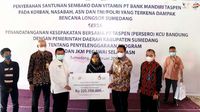 Korban Longsor di Desa Cihanjuang, Sumedang Terima Bantuan