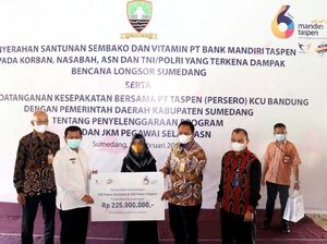 Korban Longsor di Desa Cihanjuang, Sumedang Terima Bantuan