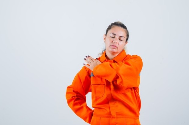 Badan pegal-pegal juga bisa disebabkan karena kurang olahraga.