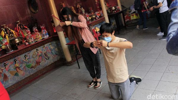 Perayaan Imlek dengan Protokol Kesehatan di Bandung