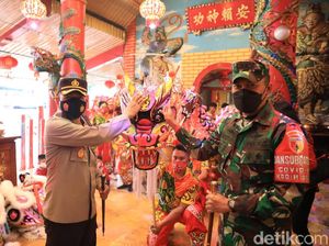 Ibadah Imlek di Klenteng Eng Ang Kiong Dibatasi 30 Orang