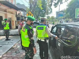 Polisi Gresik Gencarkan Operasi Yustisi Saat PPKM Mikro