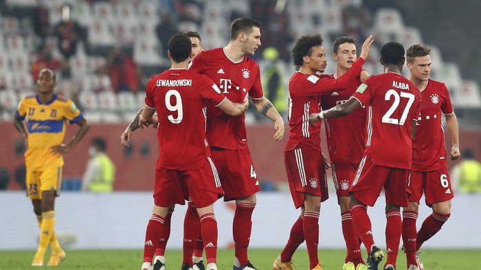 Bayerns Benjamin Pavard, third right, celebrates with his teammates after scoring his sides opening goal during the Club World Cup final soccer match between FC Bayern Munich and Tigres at the Education City stadium in Al Rayyan, Qatar, Thursday, Feb. 11, 2021. (AP Photo)