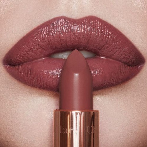 Satin lipstick adalah perpaduan formula matte dan sheer