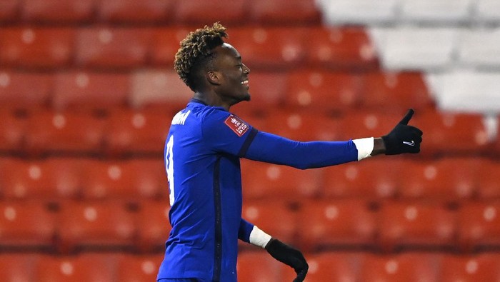 BARNSLEY, ENGLAND - FEBRUARY 11: Tammy Abraham of Chelsea celebrates after scoring their sides first goal  during The Emirates FA Cup Fifth Round match between Barnsley and Chelsea at Oakwell Stadium on February 11, 2021 in Barnsley, England. Sporting stadiums around the UK remain under strict restrictions due to the Coronavirus Pandemic as Government social distancing laws prohibit fans inside venues resulting in games being played behind closed doors. (Photo by Laurence Griffiths/Getty Images)