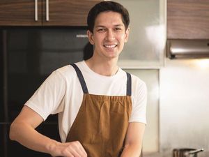 Tampannya Dimas Beck Saat Masak hingga Jajan Usai Gowes