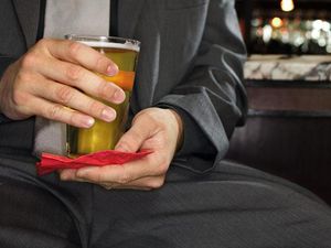 Waduh! Pria Ini Campur Minuman Bosnya dengan Ludah Pasien Corona