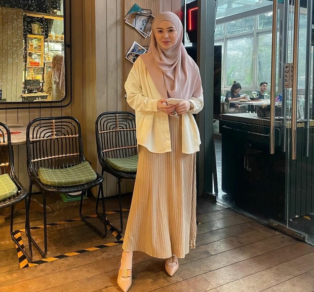 Ayana Moon/Foto: Instagram.com/xolovelyayana gaya ootd syar'i selebriti