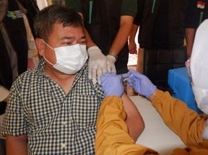 Bupati Garut Jalani Vaksinasi COVID-19