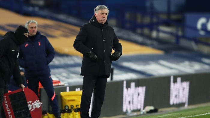 LIVERPOOL, ENGLAND - FEBRUARY 10: Carlo Ancelotti, Manager of Everton looks on during The Emirates FA Cup Fifth Round match between Everton and Tottenham Hotspur at Goodison Park on February 10, 2021 in Liverpool, England. Sporting stadiums around the UK remain under strict restrictions due to the Coronavirus Pandemic as Government social distancing laws prohibit fans inside venues resulting in games being played behind closed doors. (Photo by Clive Brunskill/Getty Images)