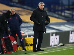 Don Carlo Cool Banget... eh Rupanya Kedinginan Beneran