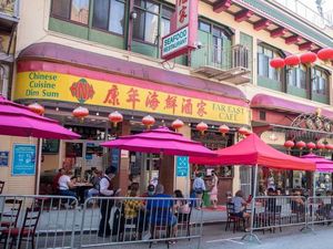 Pecinan di Berbagai Penjuru Dunia Melawan Pandemi Sekaligus Rasisme