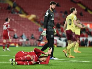 Fabinho Cedera, Siapa Duet Bek Tengah Liverpool Lawan Leicester?