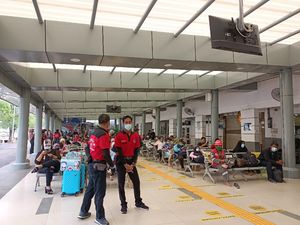 Hari Kedua Long Weekend, Begini Suasana Stasiun Pasar Senen