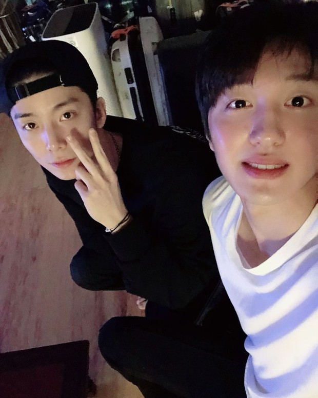 Imitation/instagram.com/c_chani_i Hwiyoung dan Chani dari grup SF9 adalah dua idol yang membintangi drama Imitation.