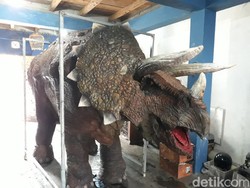 Terinspirasi Jurassic Park, Pemuda Ini Bikin Kostum Animatronik Dinosaurus