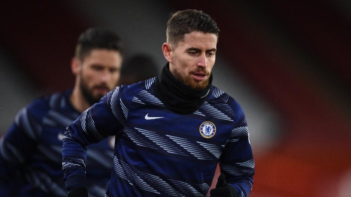 SHEFFIELD, ENGLAND - FEBRUARY 07: Jorginho of Chelsea warms up prior to the Premier League match between Sheffield United and Chelsea at Bramall Lane on February 07, 2021 in Sheffield, England. Sporting stadiums around the UK remain under strict restrictions due to the Coronavirus Pandemic as Government social distancing laws prohibit fans inside venues resulting in games being played behind closed doors. (Photo by Oli Scarff - Pool/Getty Images)
