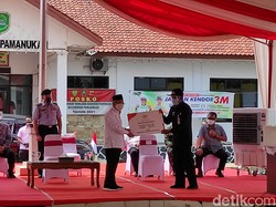 Ke Pamanukan, Maruf Amin Serahkan Bantuan untuk Korban Banjir Subang