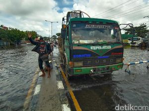 Banjir di Jalur Pantura Kudus Mulai Surut, Waspada Jalan Berlubang