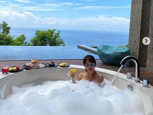 Gara-gara Video Mandi Susu, Helena Lim Crazy Rich PIK Dikritik Gara-gara Video Mandi Susu, Helena Lim Crazy Rich PIK Dikritik