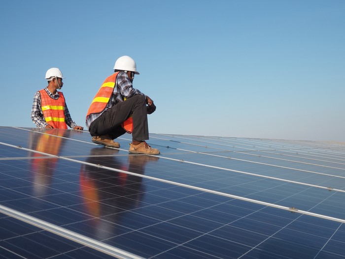 Gerakan 1 Juta Surya Atap Berprogres, Jadi Potensi Pelopor Utama Ebt Pemerintah menargetkan tercapainya bauran Energi Baru Terbarukan Gerakan 1 Juta Surya Atap Berprogres, Jadi Potensi Pelopor Utama Ebt