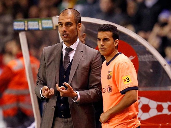 A CORUNA, SPAIN - DECEMBER 5: Coach Pep Guardiola of Barcelona gives instructions to Pedro Rodriguez during the La Liga match between Deportivo La Coruna and Barcelona at the Riazor stadium on December 5, 2009 in A Coruna, Spain. (Photo by Angel Martinez/Getty Images)