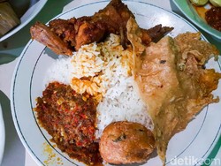 Langganan Menteri, Warung Makan di Sentul Ini Tawarkan Gulai Kikil Nikmat