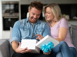 Viral Unggahan Wanita Beri Kado Valentine yang Bisa Bikin Suami Deg-degan