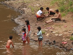 Cerita Sungai Cikapundung Bandung yang Dulu Banyak Ikannya