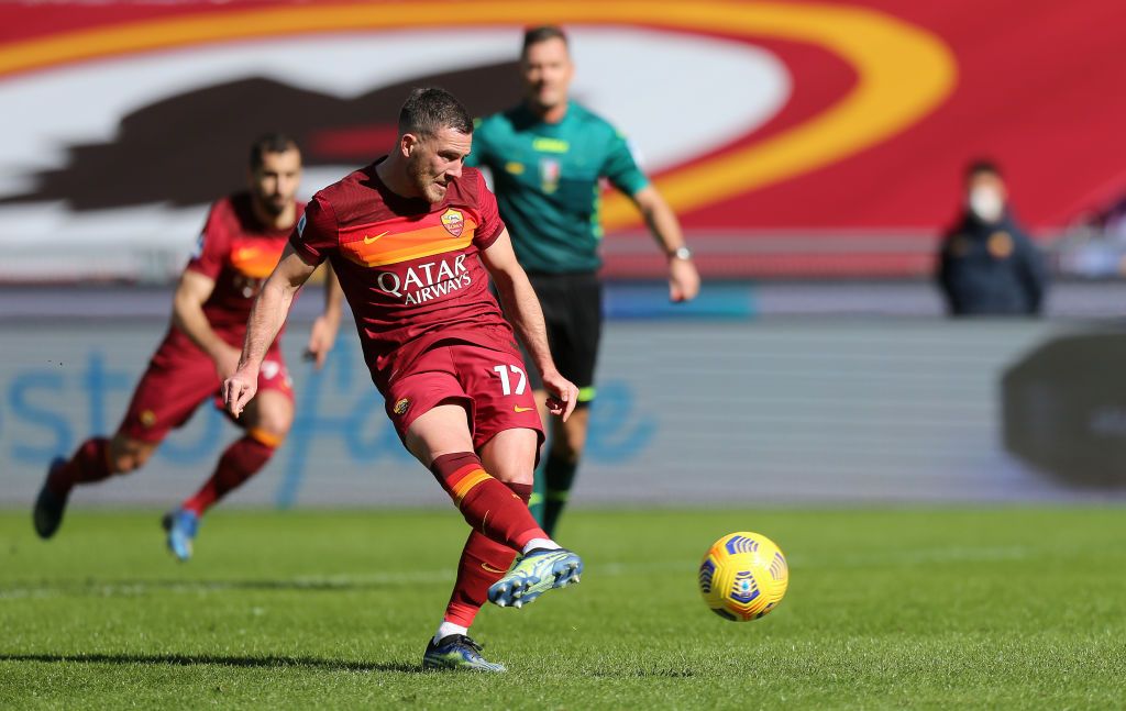 ROME, ITALY - FEBRUARY 14: Jordan Veretout of Roma celebrates with teammates after scoring their team's first goal during the Serie A match between AS Roma and Udinese Calcio at Stadio Olimpico on February 14, 2021 in Rome, Italy. Sporting stadiums around Italy remain under strict restrictions due to the Coronavirus Pandemic as Government social distancing laws prohibit fans inside venues resulting in games being played behind closed doors. (Photo by Paolo Bruno/Getty Images)